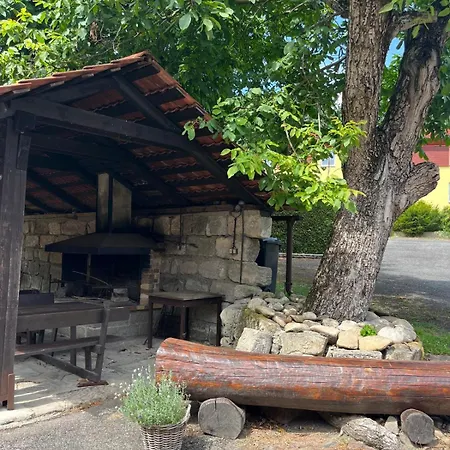 Jana Πανσιόν Hrubá Skála
